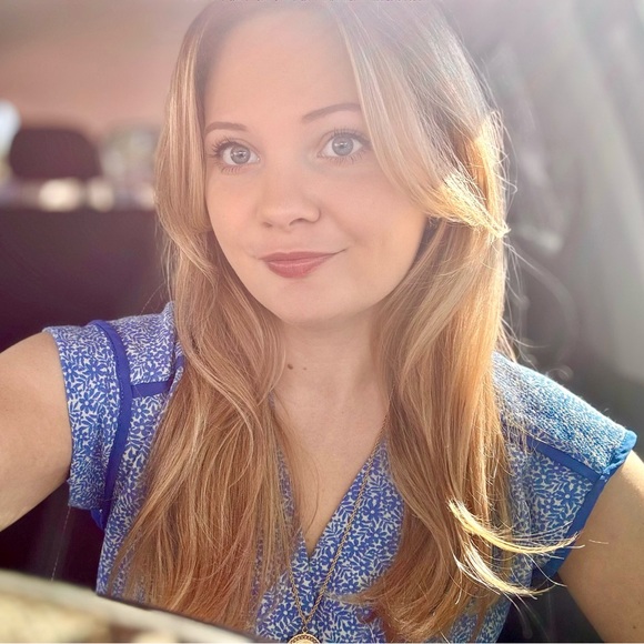 A Little About Me 💗✨ - Picture 2 of 4